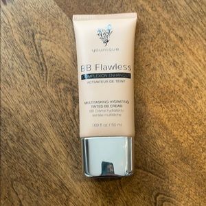Younique BB flawless complexion enhancer Bisque